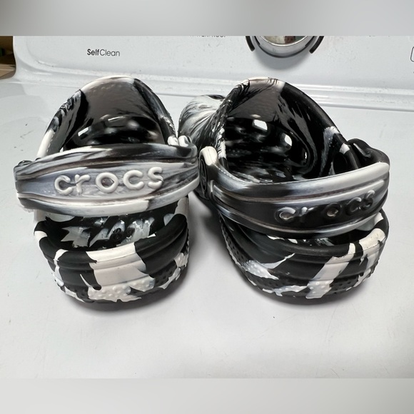 Toddler 7c Crocs - Picture 3 of 4